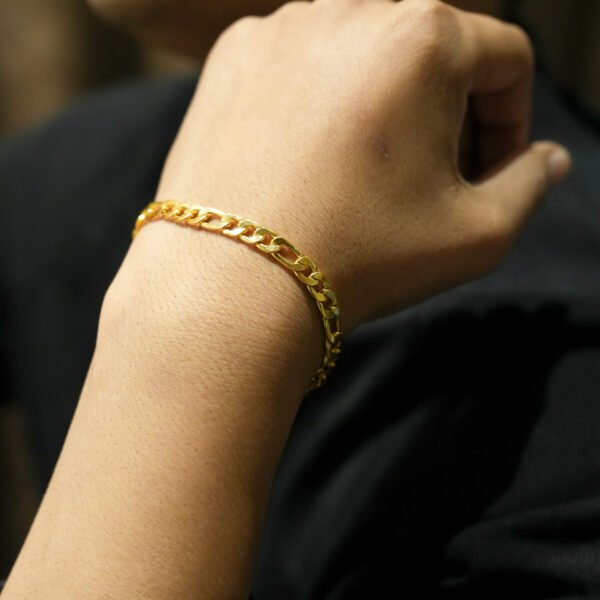 Refined Curb Chain Bracelet – Elegant Gold-Tone Finish