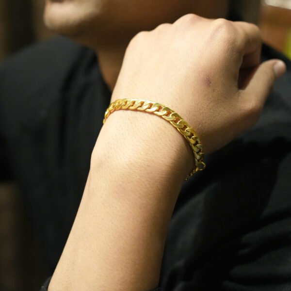 Bold Cuban Link Bracelet – Luxe Gold Finish